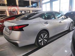 نيسان ألتيما